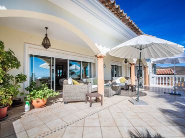 Xalet amb piscina en venda a Calle Canarias 1