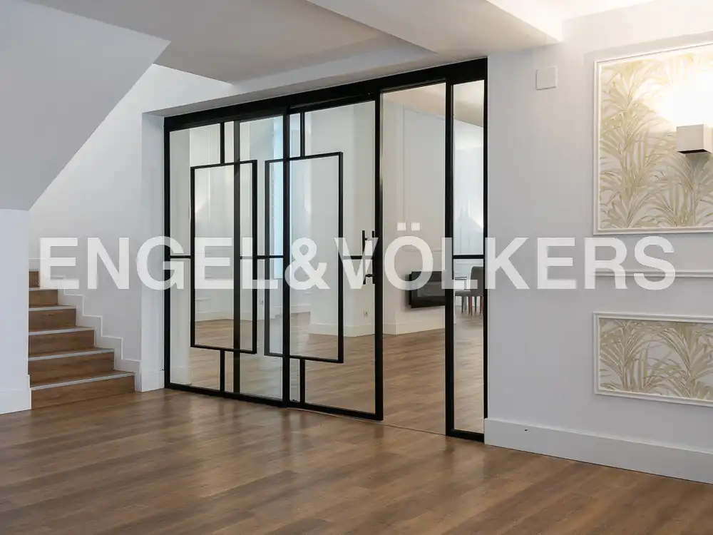 Flat for sale in Valencia  with Air Conditioner, Heating and Storage room