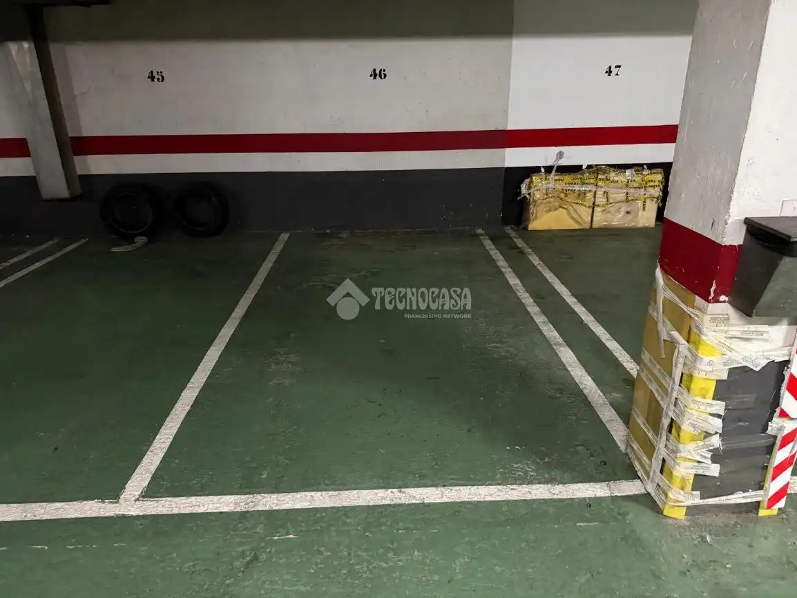 Parking de Piso en venta en Zaragoza con Calefacción y Balcón