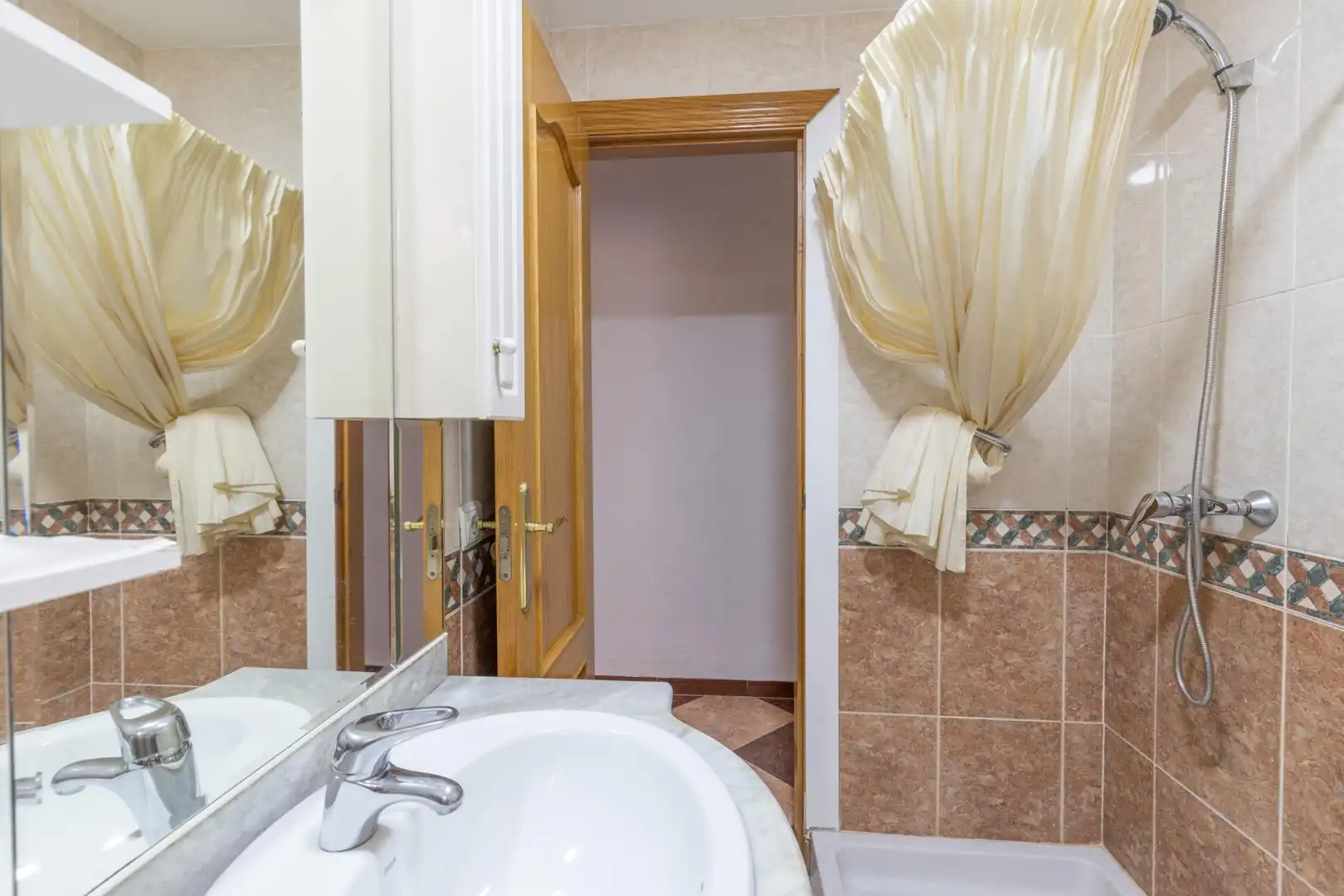 Baño de Piso en venta en Granada con Terraza, Amueblado y Balcón