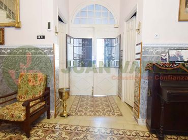 House with balcony for sale in Calle Manuel de Falla 10