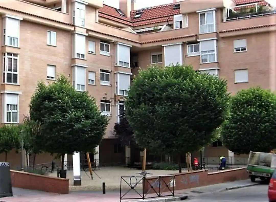Außenansicht von Wohnung zur Miete in Madrid mit Heizung, Privatgarten und Terrasse