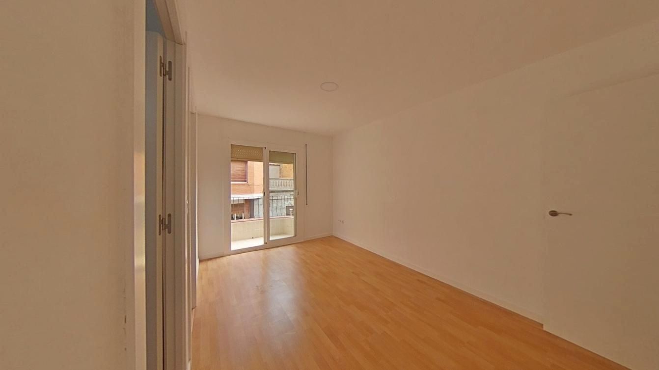 Bedroom of Flat for sale in L'Hospitalet de Llobregat  with Parquet flooring and Balcony