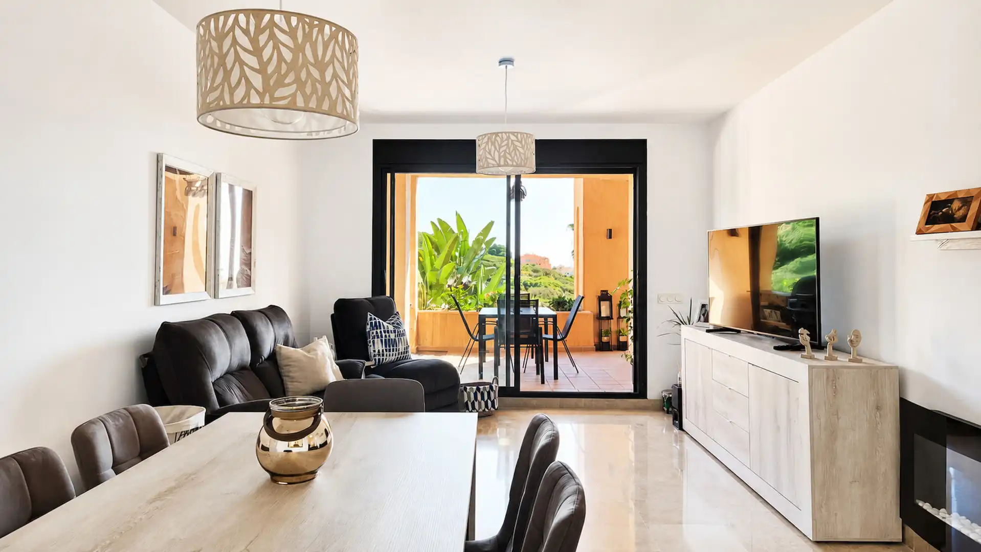 Sala de estar de Planta baja en venta en Manilva con Aire acondicionado, Terraza y Trastero