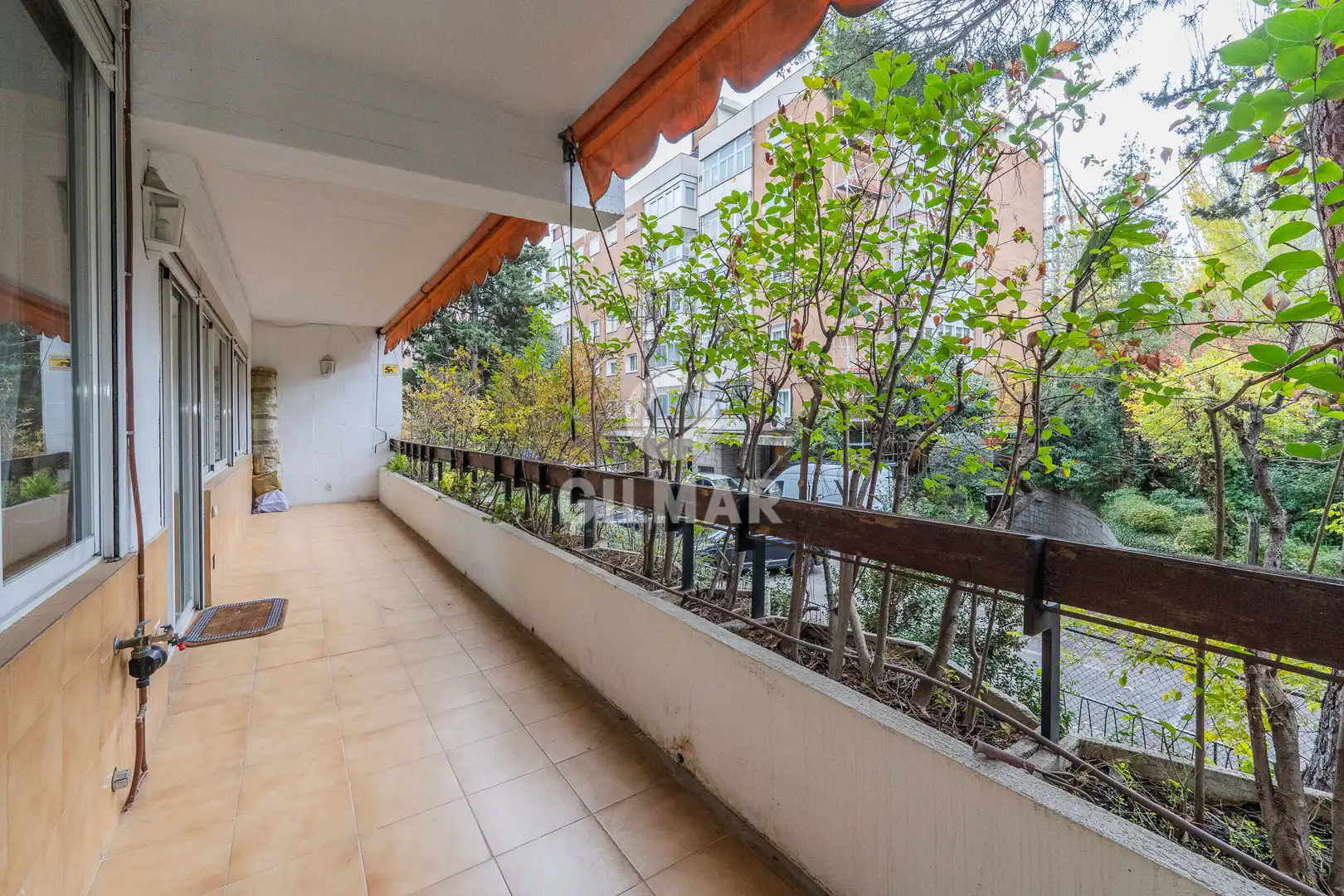 Vista exterior de Piso en venta en Madrid con Calefacción, Jardín privado y Trastero
