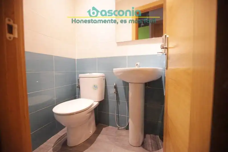 Baño de Local en venta en Basauri  con Amueblado