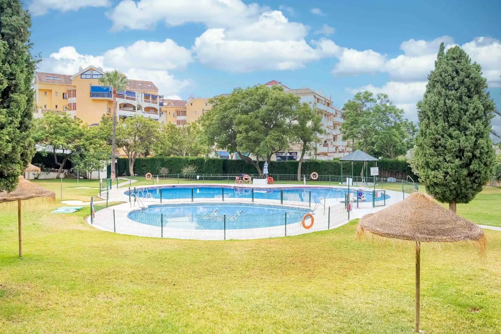 Schwimmbecken von Wohnung zur Miete in Benalmádena mit Klimaanlage, Terrasse und Möbliert