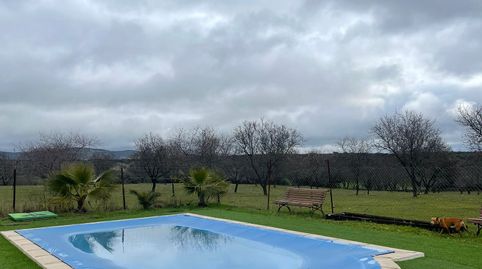CASA CON PISCINA Y TERRENO