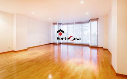 Exterior view of Flat for sale in  Valencia Capital  with Air Conditioner and Terrace