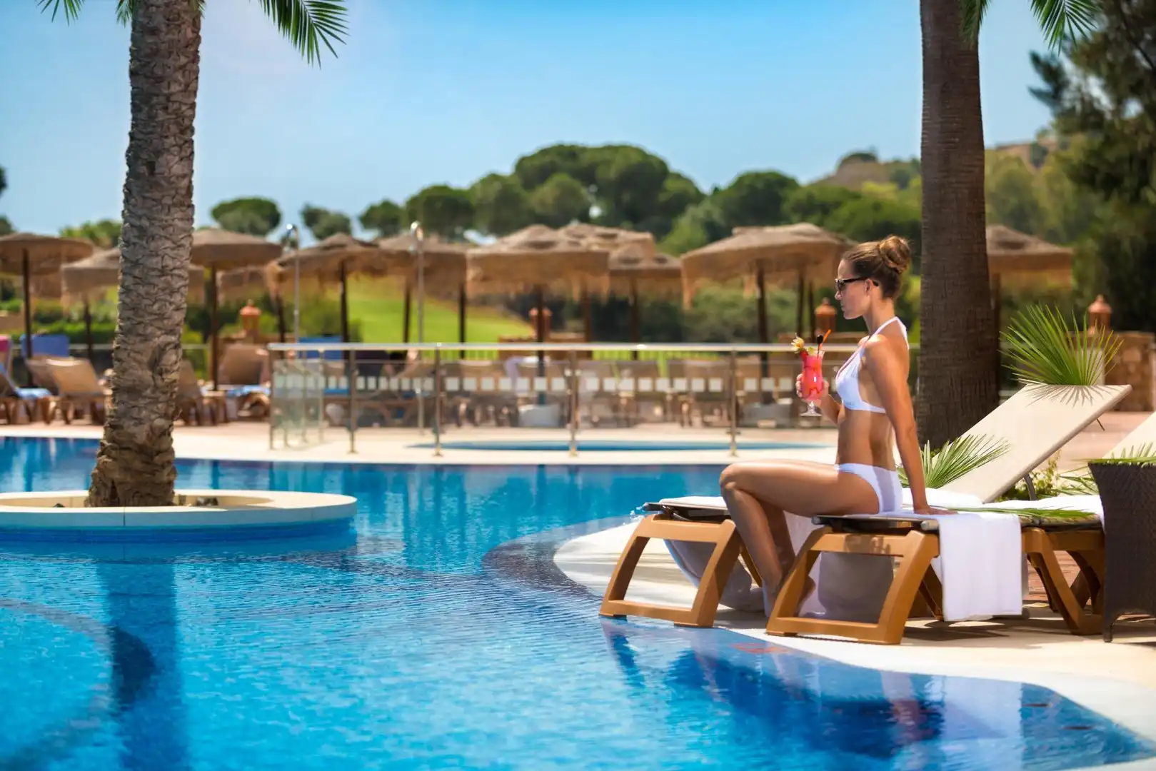 Swimming pool of Flat for sale in Mijas  with Air Conditioner, Heating and Private garden