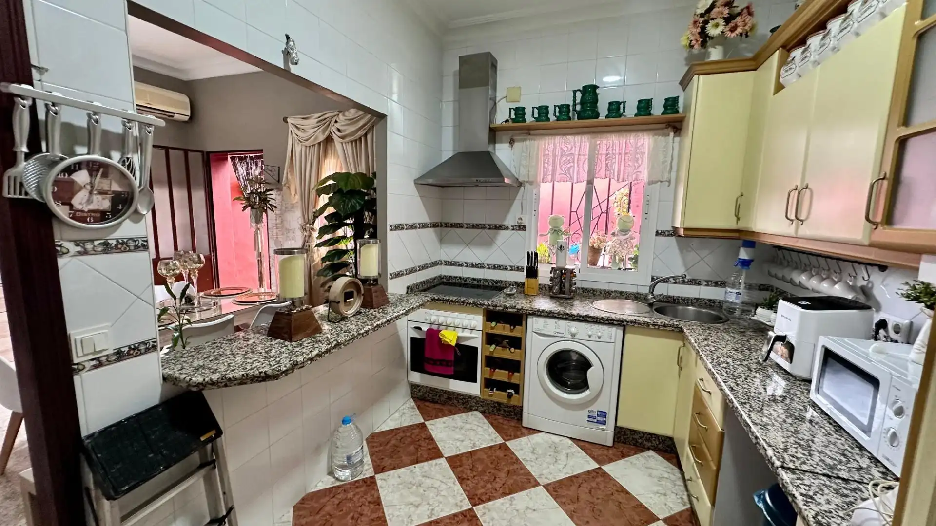 Kitchen of Houses for sale in Bormujos  with Air Conditioner, Terrace and Storage room