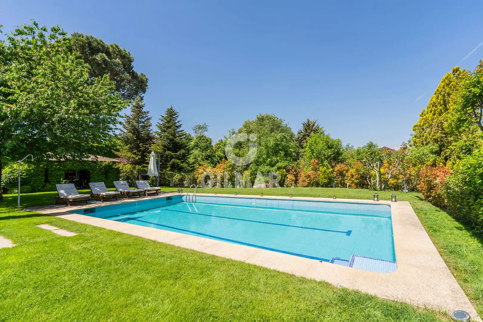Swimming pool of Houses for sale in Pozuelo de Alarcón  with Heating, Private garden and Swimming Pool