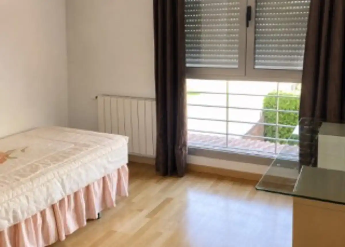 Habitación de Casa o chalet para compartir en Arroyomolinos (Madrid) con Amueblado, Horno y Internet