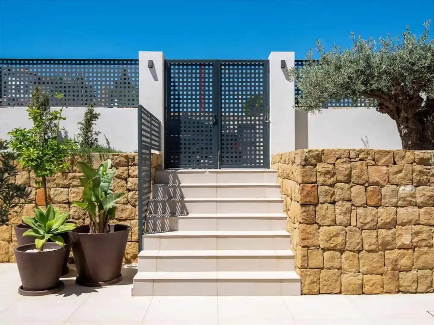 Terrassa de Casa adosada de lloguer en Estepona amb Aire condicionat, Jardí privat i Parquet