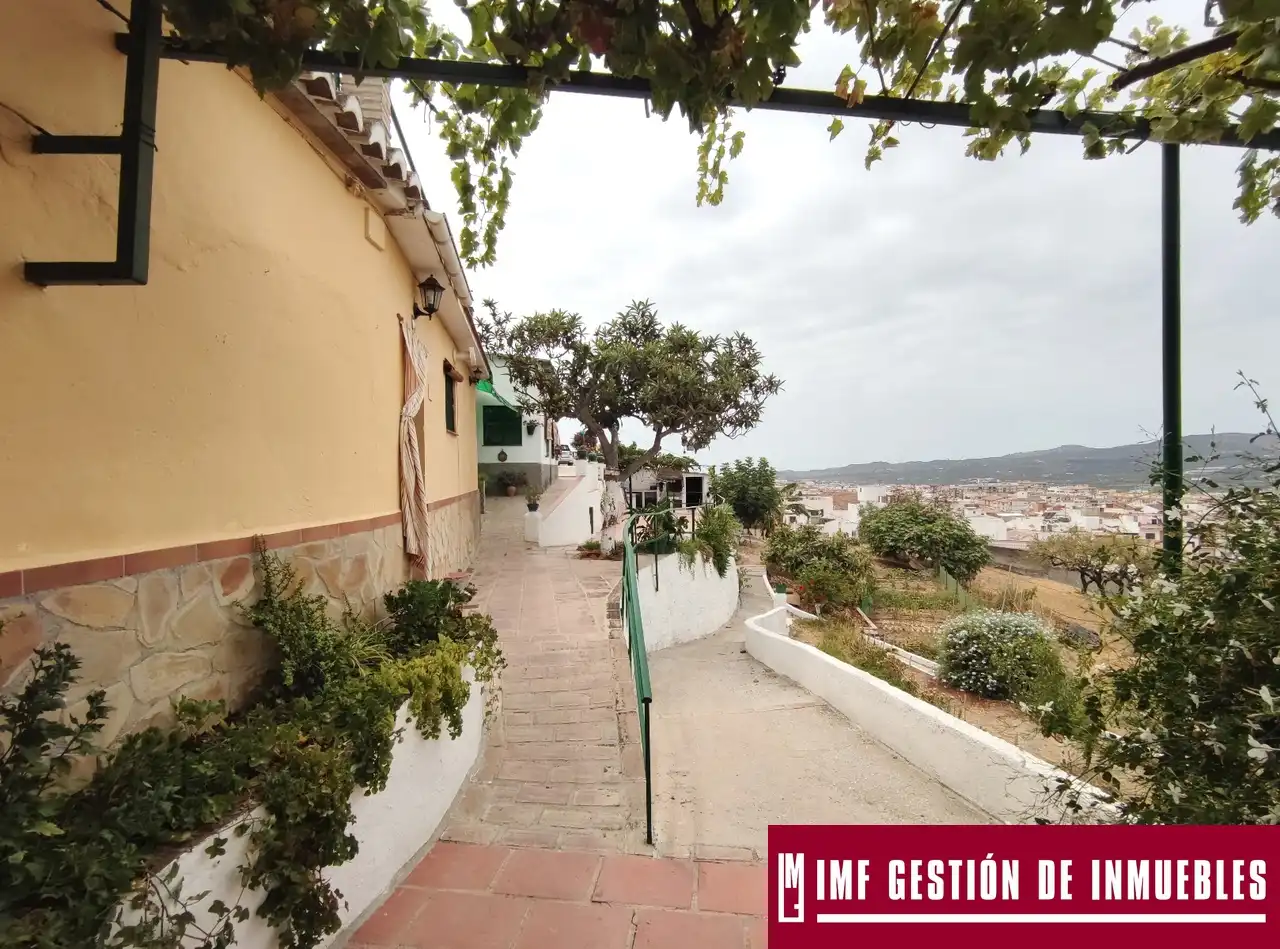 Vista exterior de Finca rústica en venta en Vélez-Málaga con Jardín privado, Terraza y Trastero