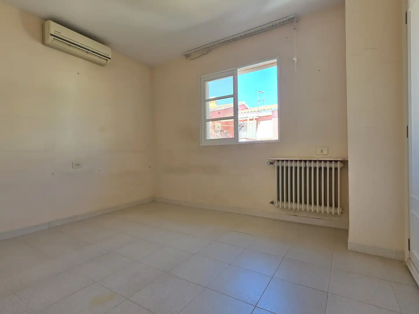 Dormitori de Casa adosada en venda en Benicasim / Benicàssim amb Calefacció, Jardí privat i Terrassa