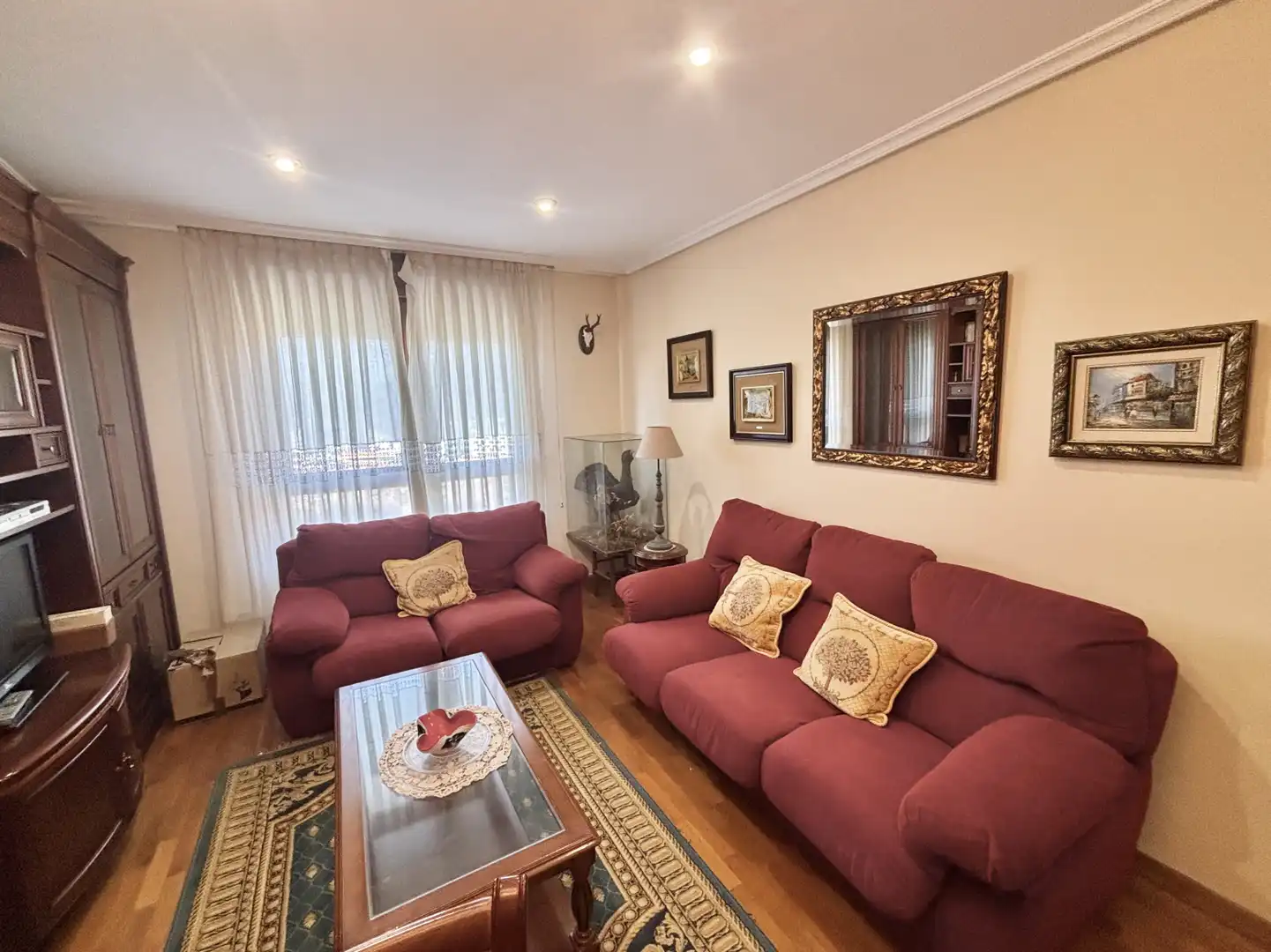 Sala de estar de Piso en venta en Oviedo  con Calefacción, Jardín privado y Parquet