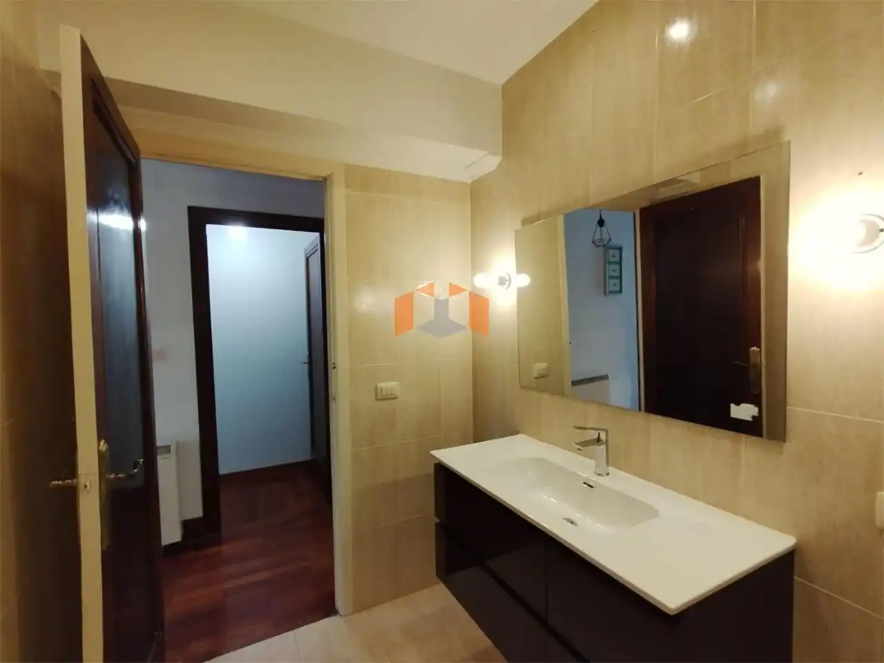 Badezimmer von Wohnung zum Verkauf in Vigo  mit Heizung, Abstellraum und Balkon