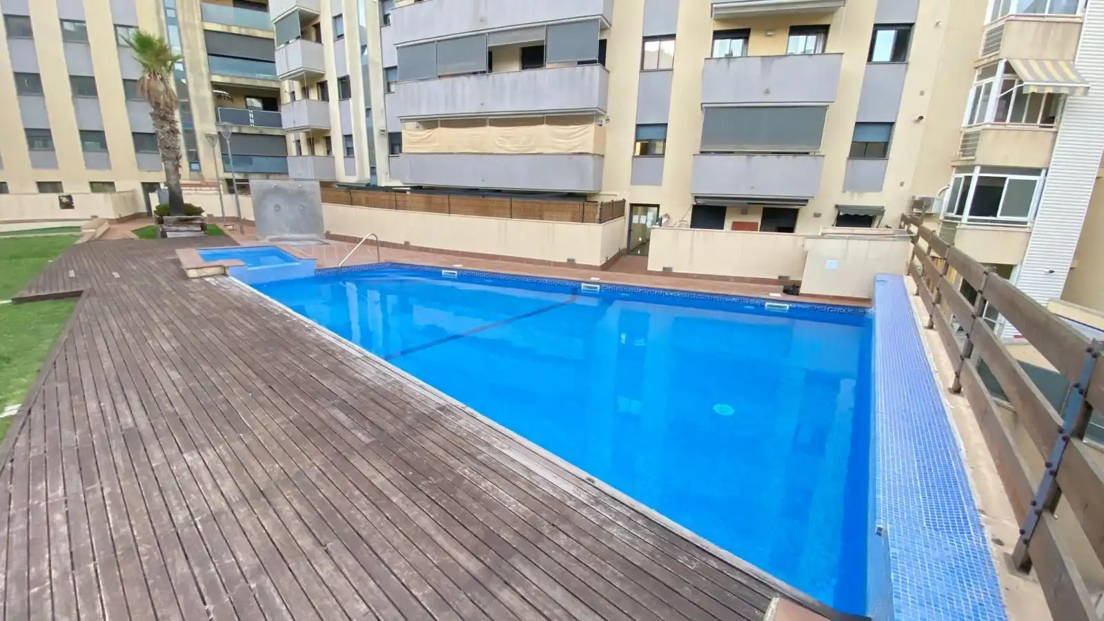 Piscina de Ático de alquiler en Vilanova i la Geltrú con Aire acondicionado, Calefacción y Terraza
