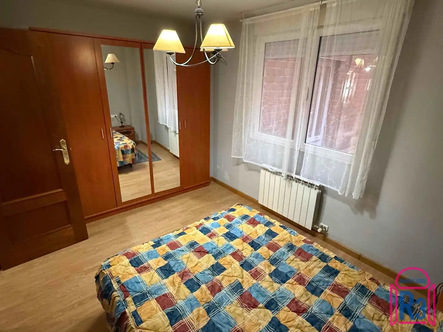 Dormitori de Apartament de lloguer en Villaquilambre amb Calefacció, Traster i Moblat