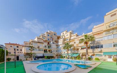 Vista exterior de Casa o xalet en venda en Torrevieja amb Aire condicionat, Terrassa i Traster