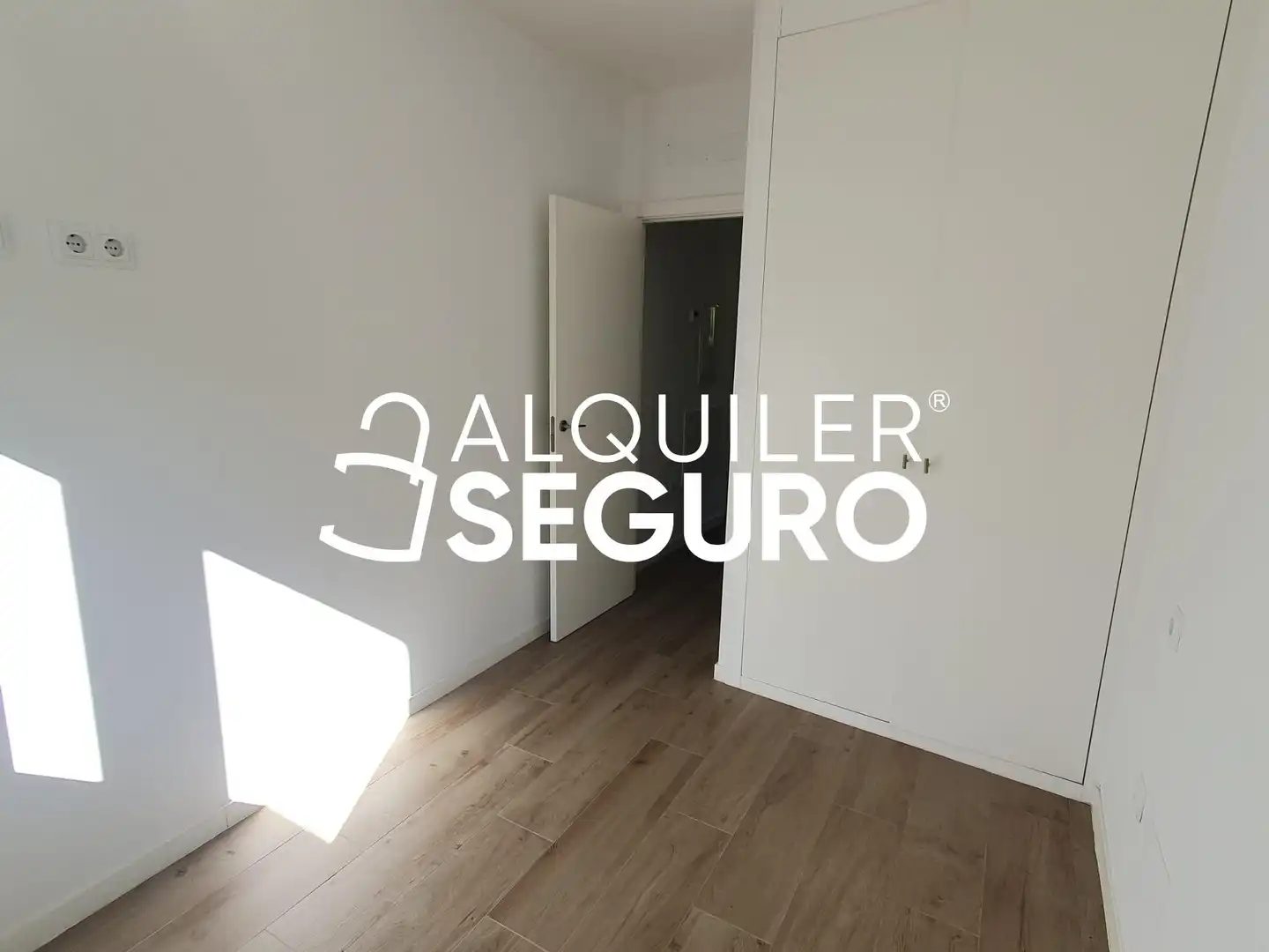 Bedroom of Flat for rent in Madrid  with Air Conditioner, Heating and Terrace