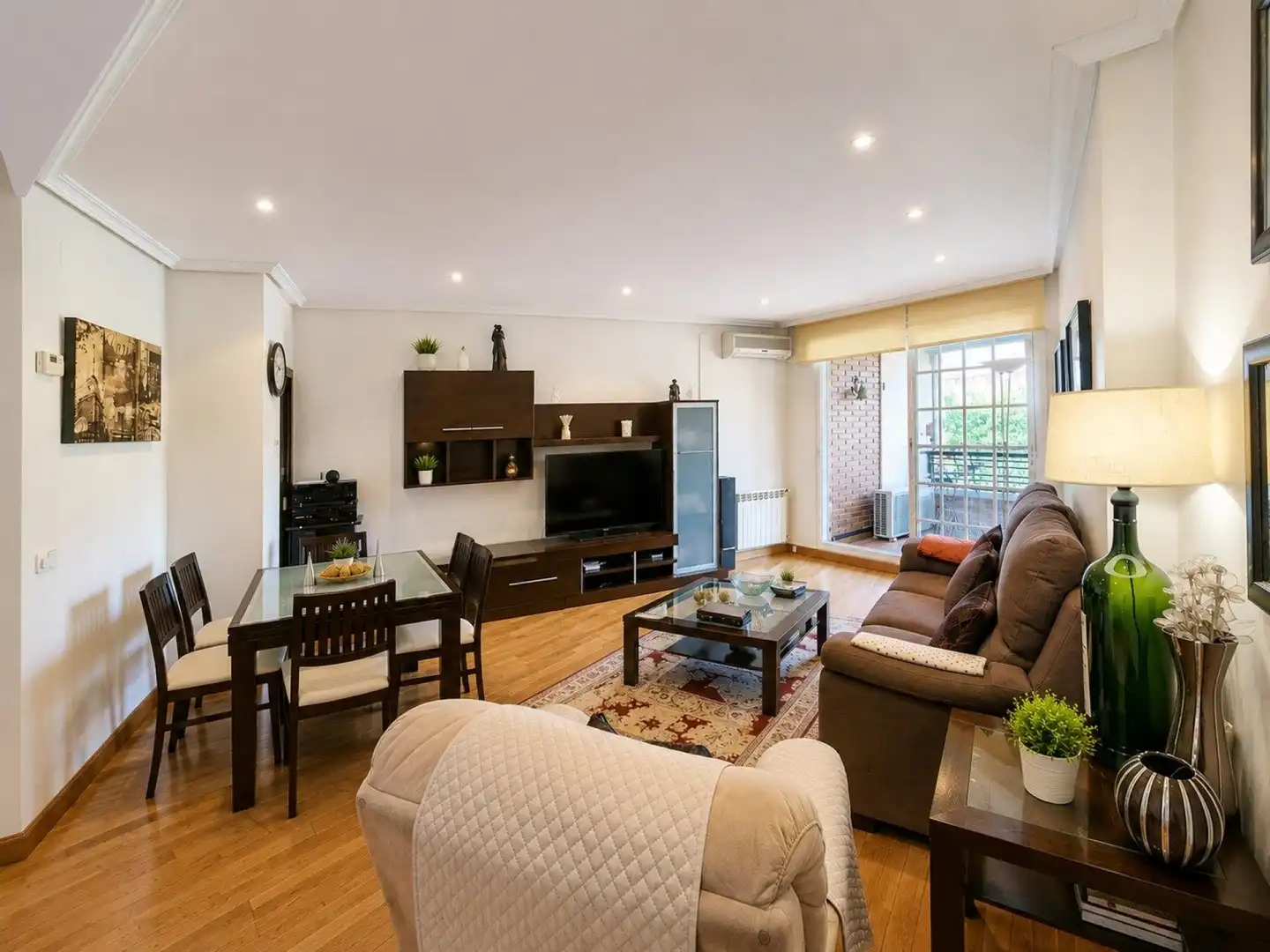 Sala de estar de Piso en venta en Majadahonda con Calefacción, Terraza y Piscina comunitaria