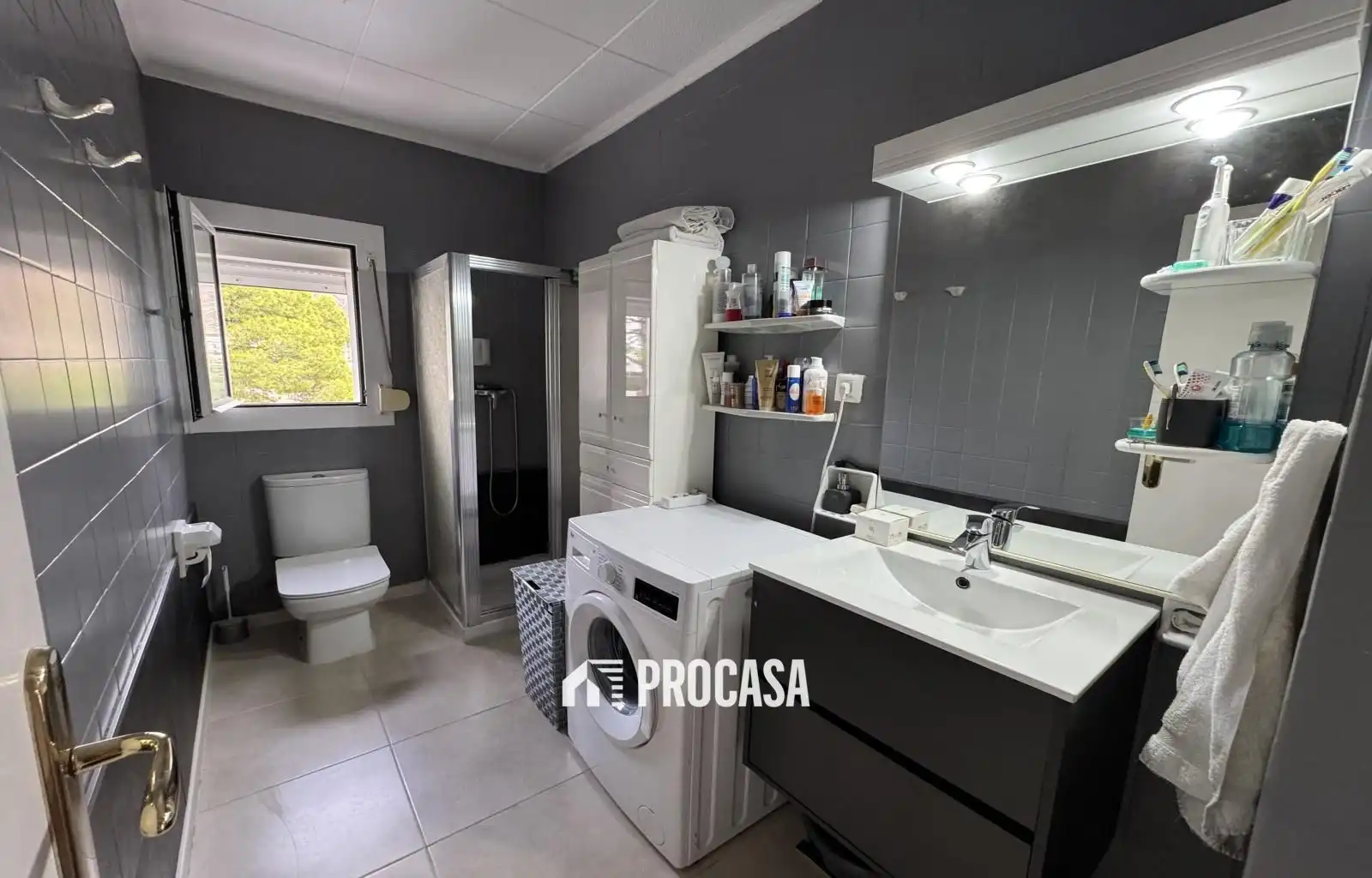 Bany de Pis en venda en Roses amb Aire condicionat, Calefacció i Terrassa