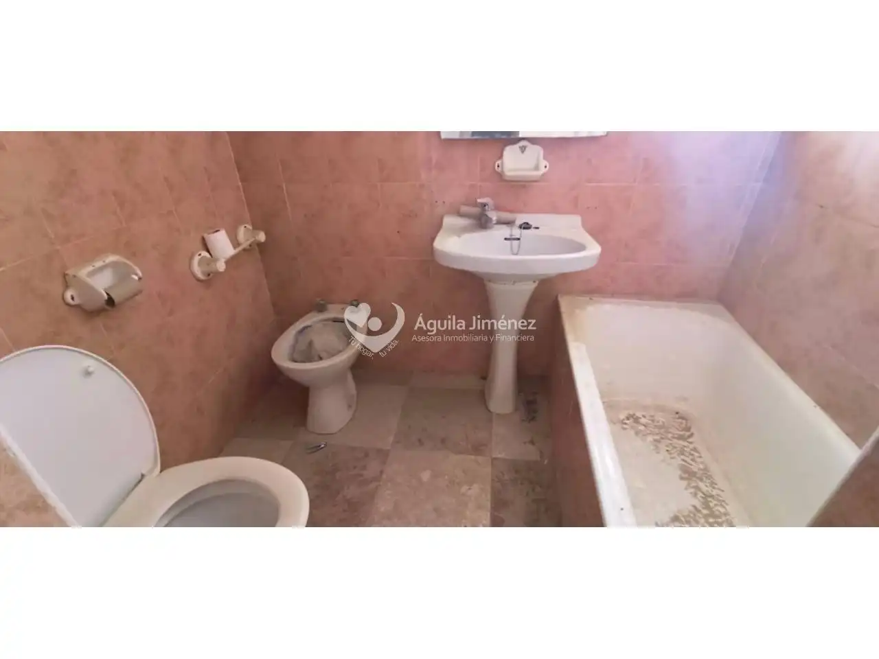 Bathroom of Houses for sale in Alcalá de Guadaira  with Terrace
