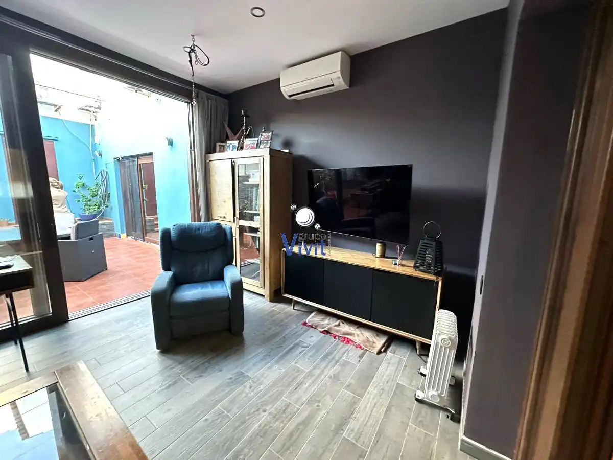 Sala d'estar de Casa o xalet en venda en Alcalá de Guadaira amb Aire condicionat, Jardí privat i Terrassa