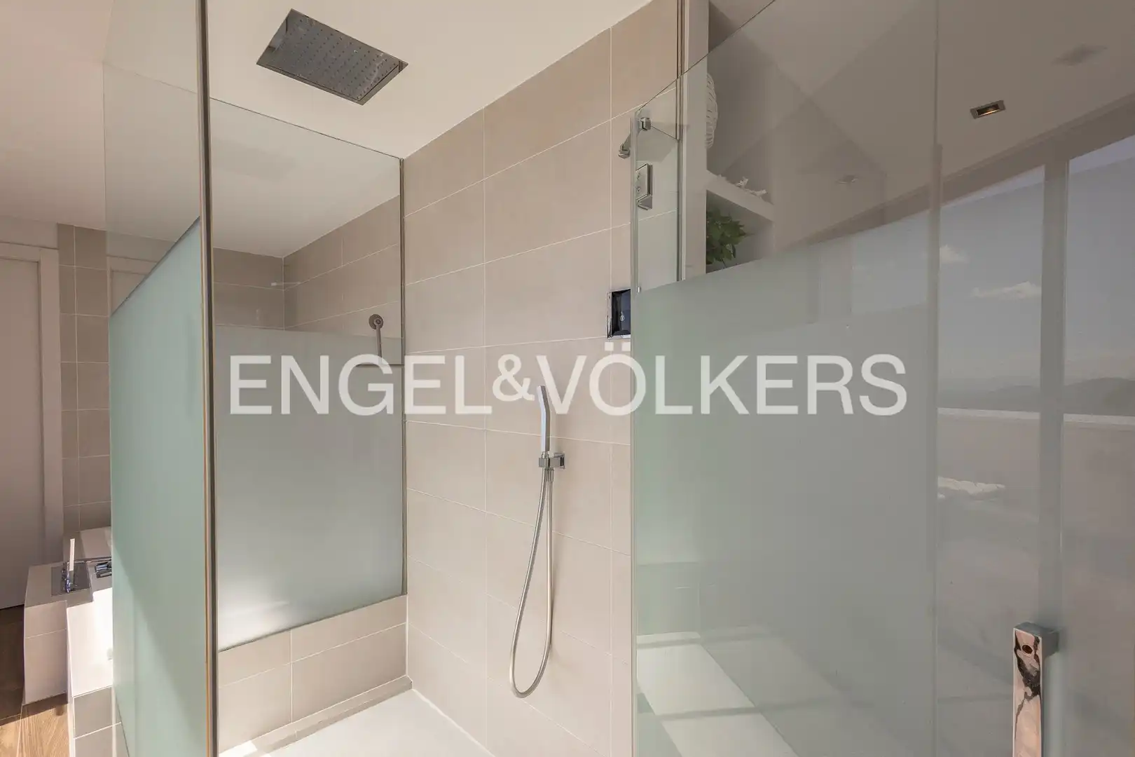 Baño de Casa o chalet de alquiler en Barcelona con Aire acondicionado, Calefacción y Jardín privado