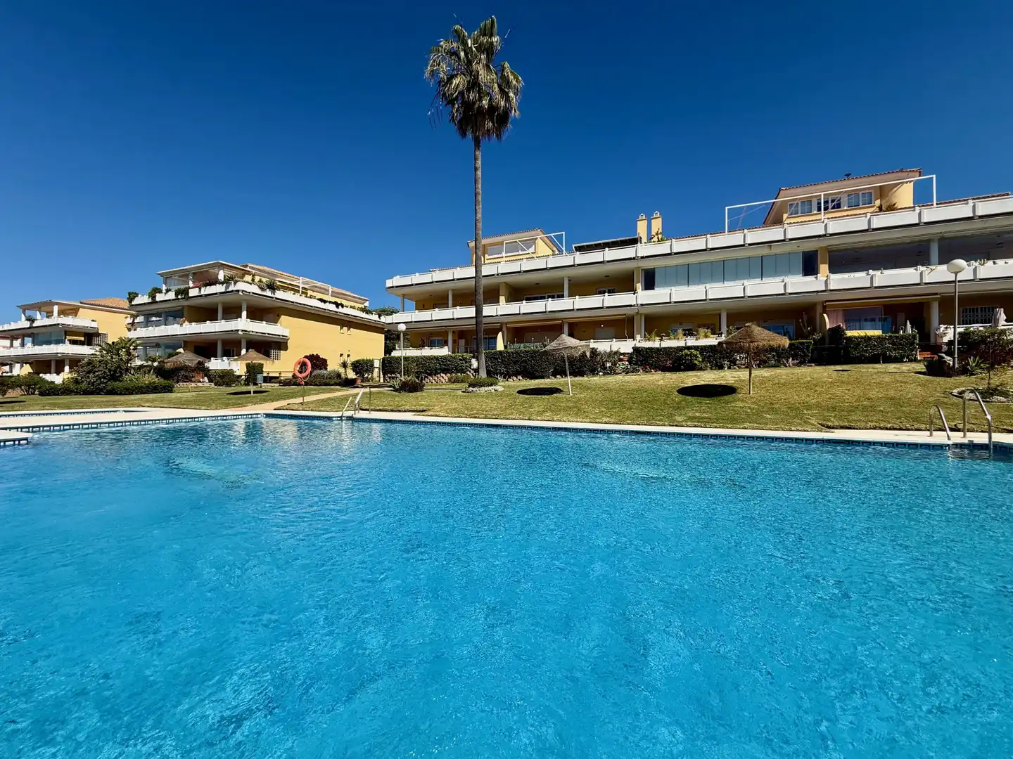 Piscina de Apartamento de alquiler en Marbella con Piscina y Piscina comunitaria