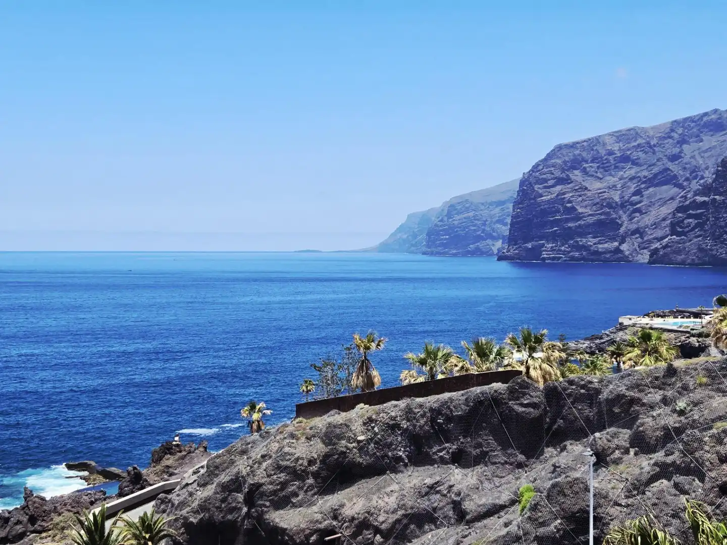 Vista exterior de Àtic en venda en Santiago del Teide amb Aire condicionat, Jardí privat i Traster