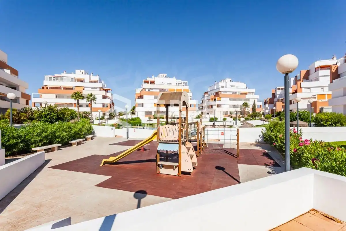 Außenansicht von Dachboden zum Verkauf in Roquetas de Mar mit Privatgarten, Terrasse und Abstellraum