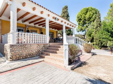 Villa con piscina in vendita a Safareig L9
