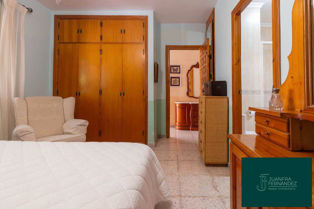 Dormitori de Casa o xalet en venda en Roquetas de Mar amb Aire condicionat, Jardí privat i Terrassa
