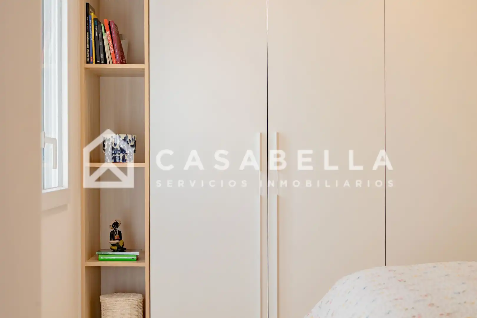 Bedroom of Flat for sale in Valencia  with Air Conditioner, Heating and Terrace