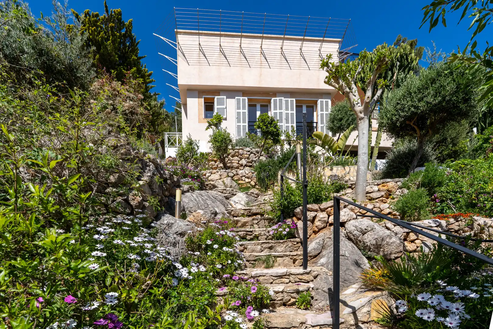 Vista exterior de Casa o xalet en venda en Capdepera amb Aire condicionat, Jardí privat i Terrassa