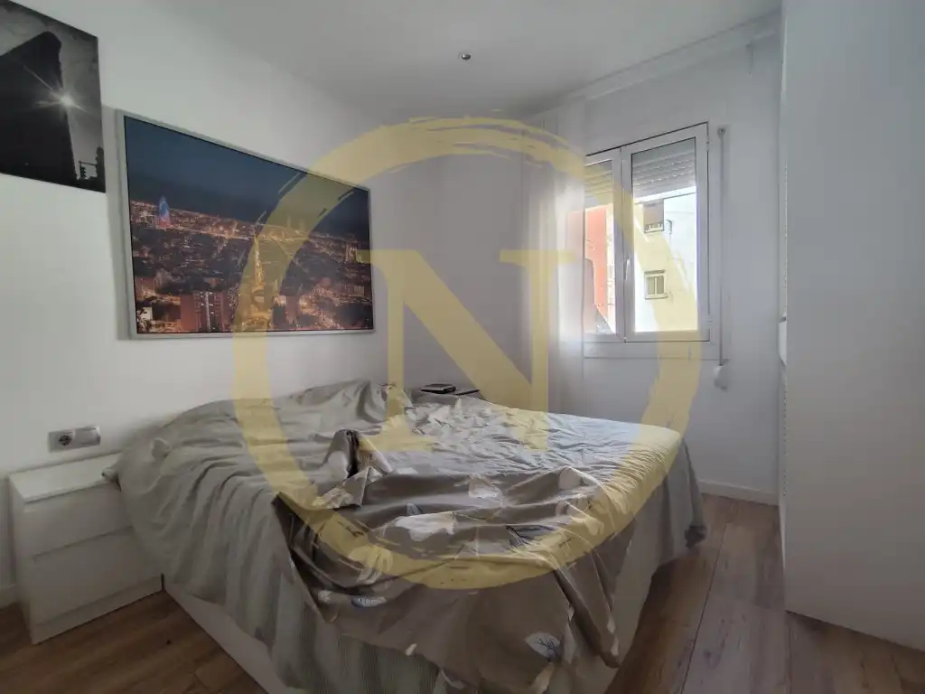 Piso en venta en Carrer de Pujós, Collblanc