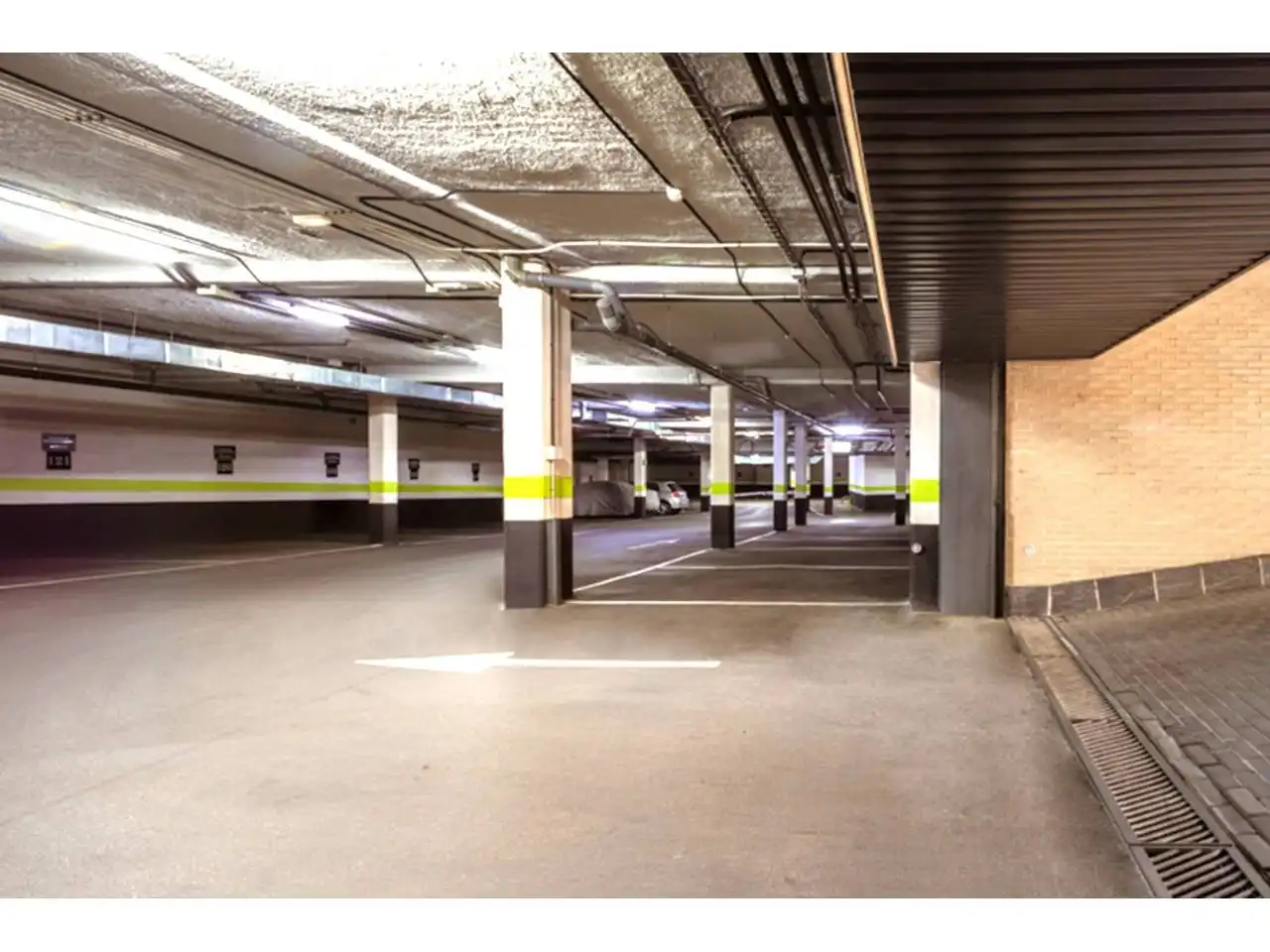 Parking de Oficina de alquiler en Madrid con Aire acondicionado y Calefacción
