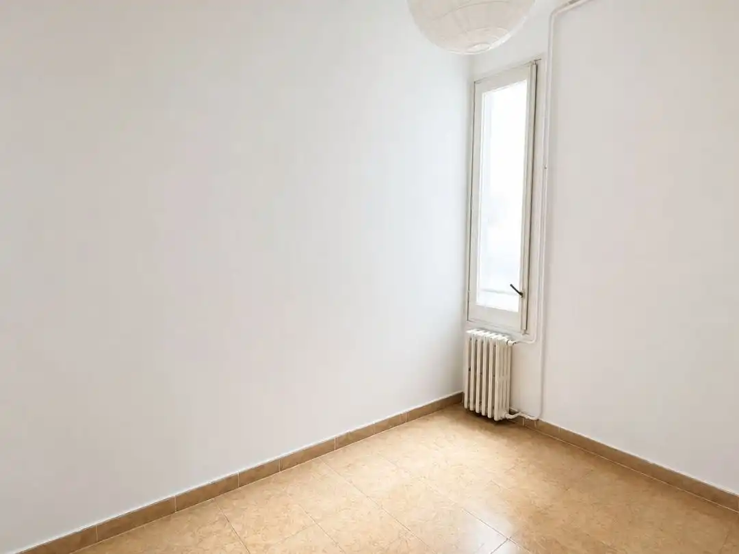 Habitación de Piso en venta en  Barcelona Capital con Balcón