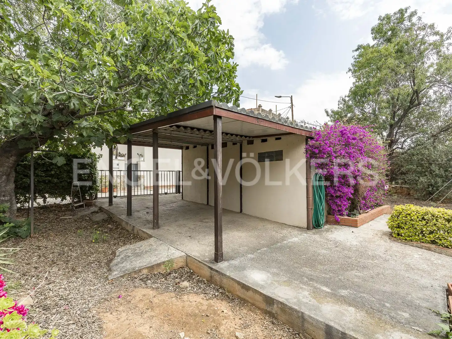 Exterior view of Residential for sale in Barcelona