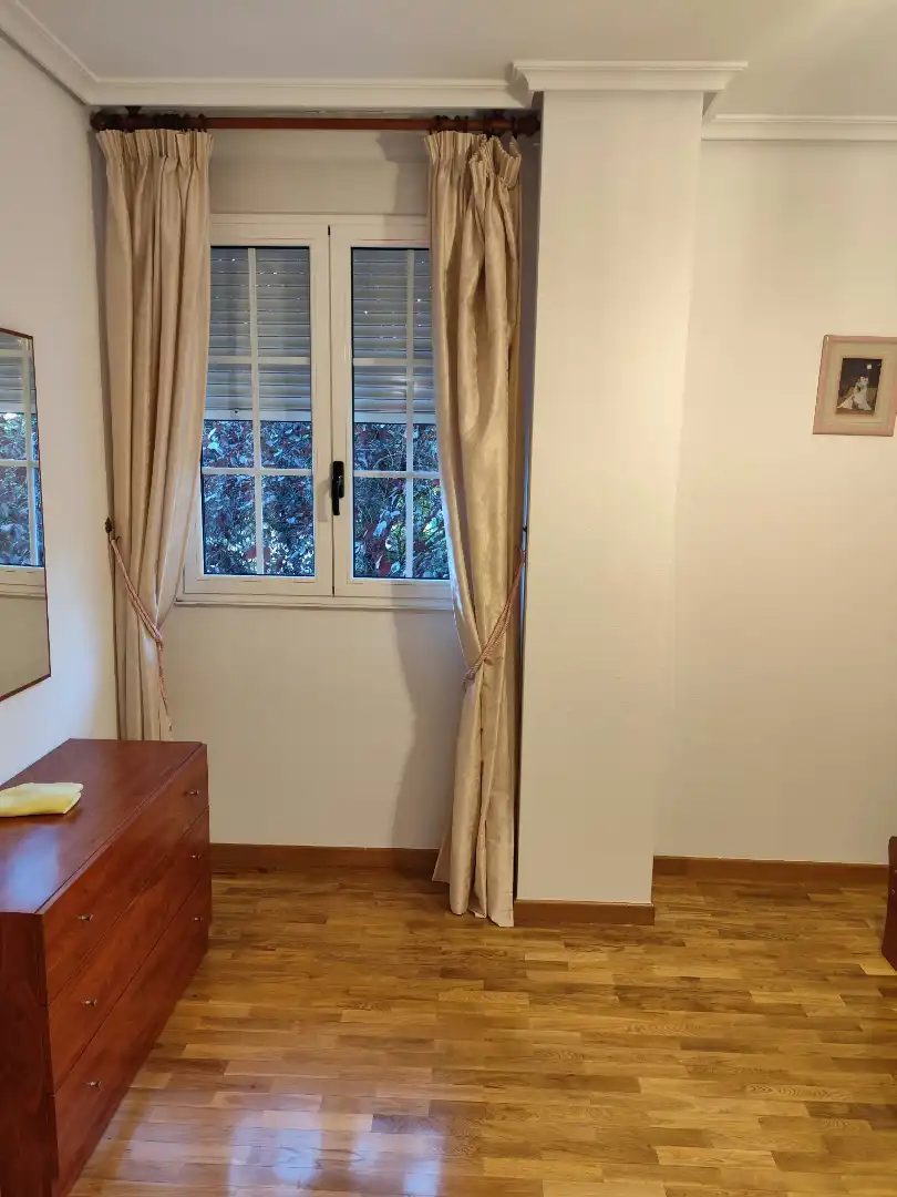 Dormitori de Apartament de lloguer en Zona Alta