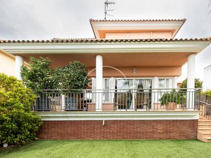 Vista exterior de Casa o xalet en venda en Vilassar de Dalt amb Terrassa