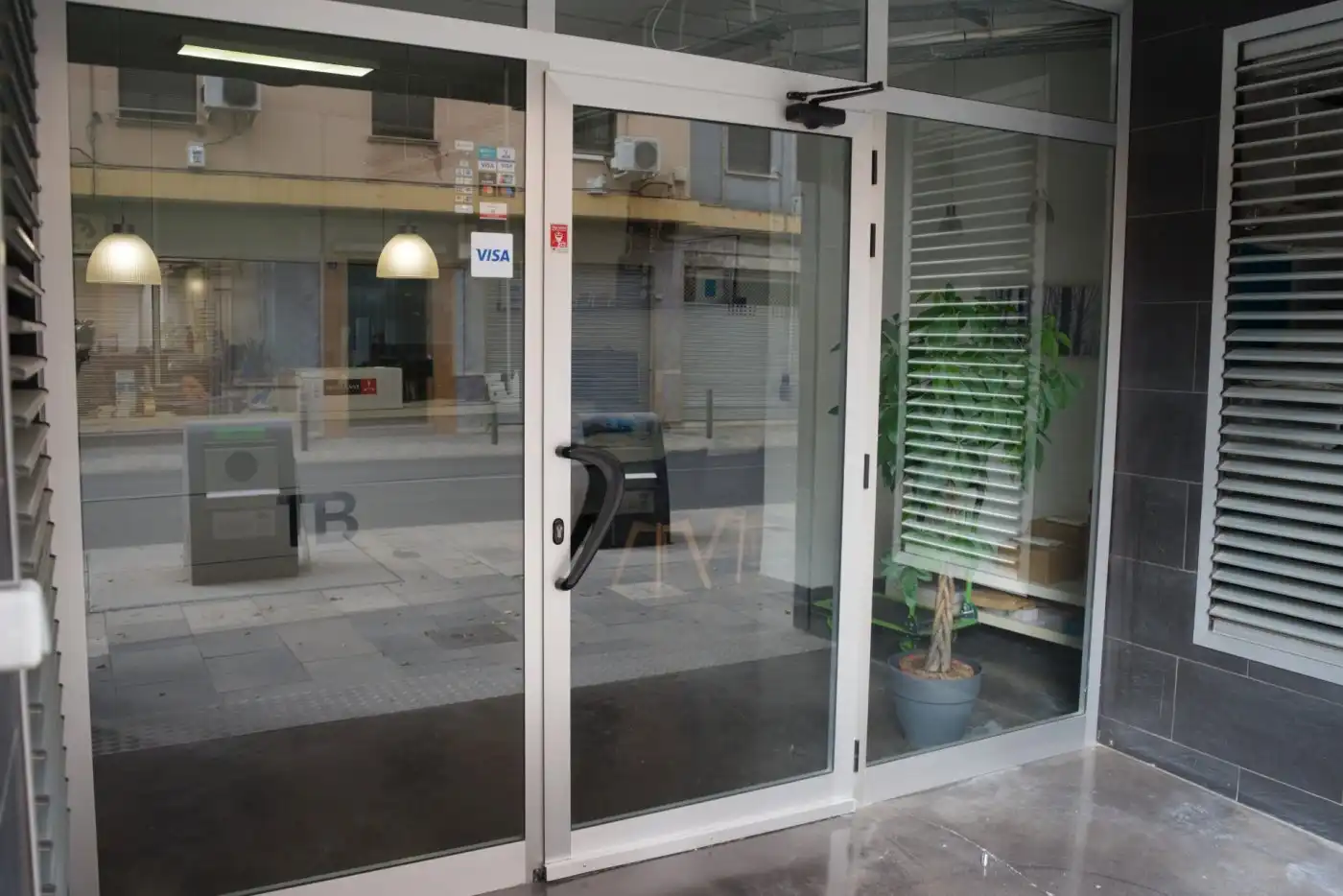 Local en venta en Torrent con Aire acondicionado