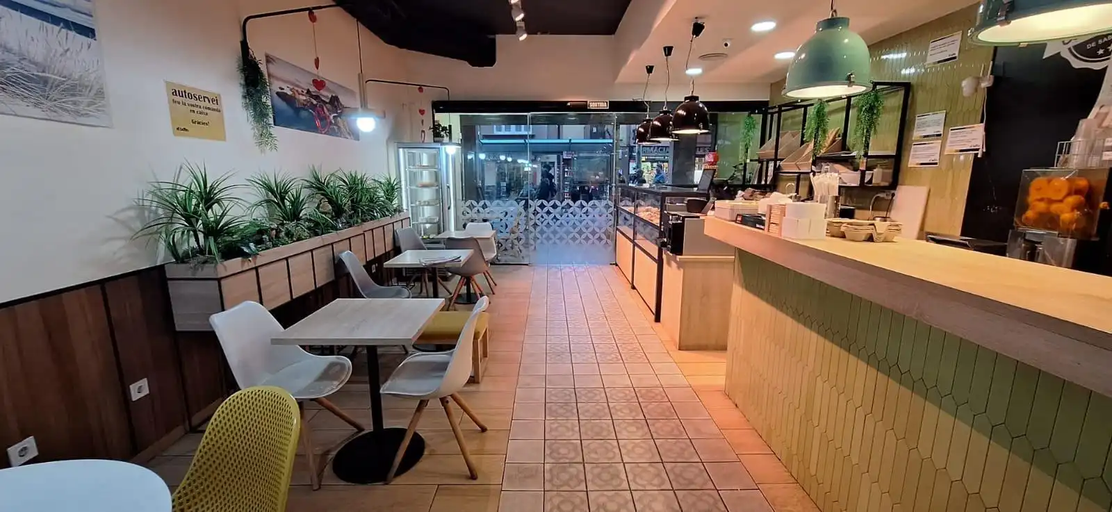 Locale commerciale in cessione a Carrer Carrer Rambla, 166, imagen 2
