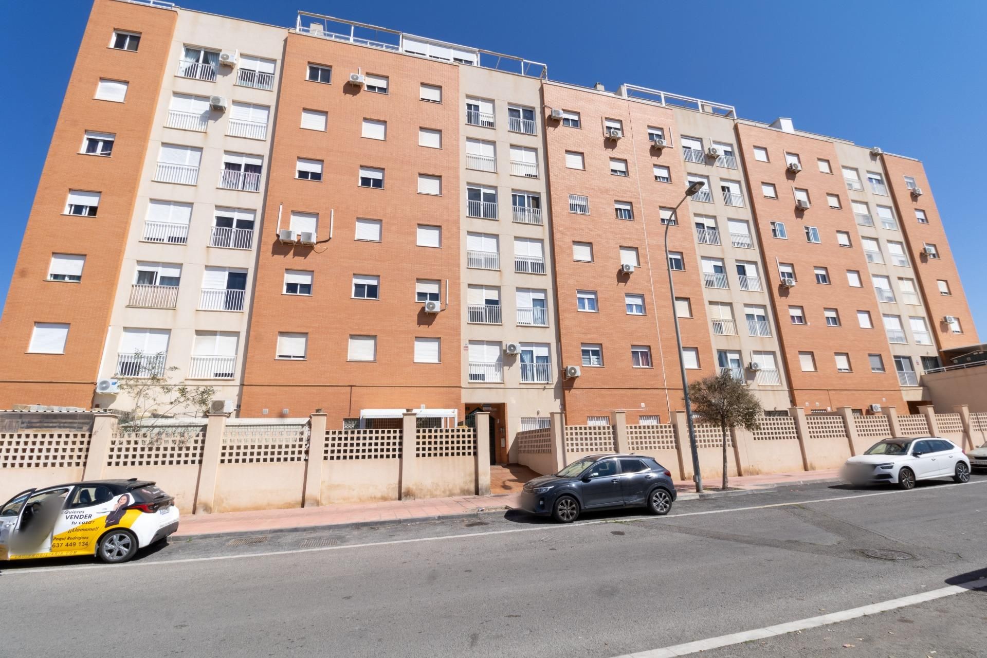 Vista exterior de Pis en venda en  Almería Capital amb Aire condicionat i Alarma