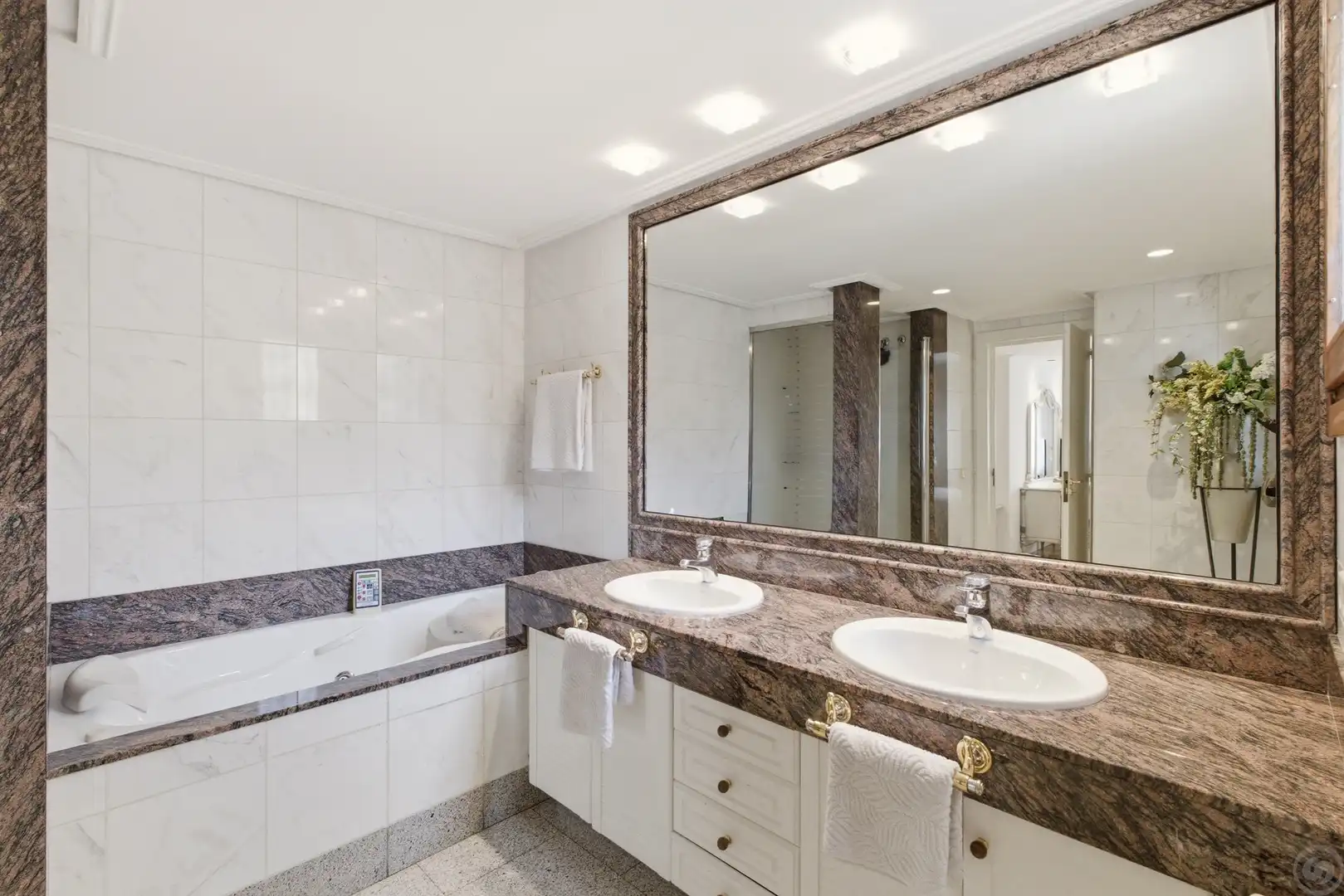 Bathroom of Duplexes for sale in Girona  with Air Conditioner, Heating and Terrace