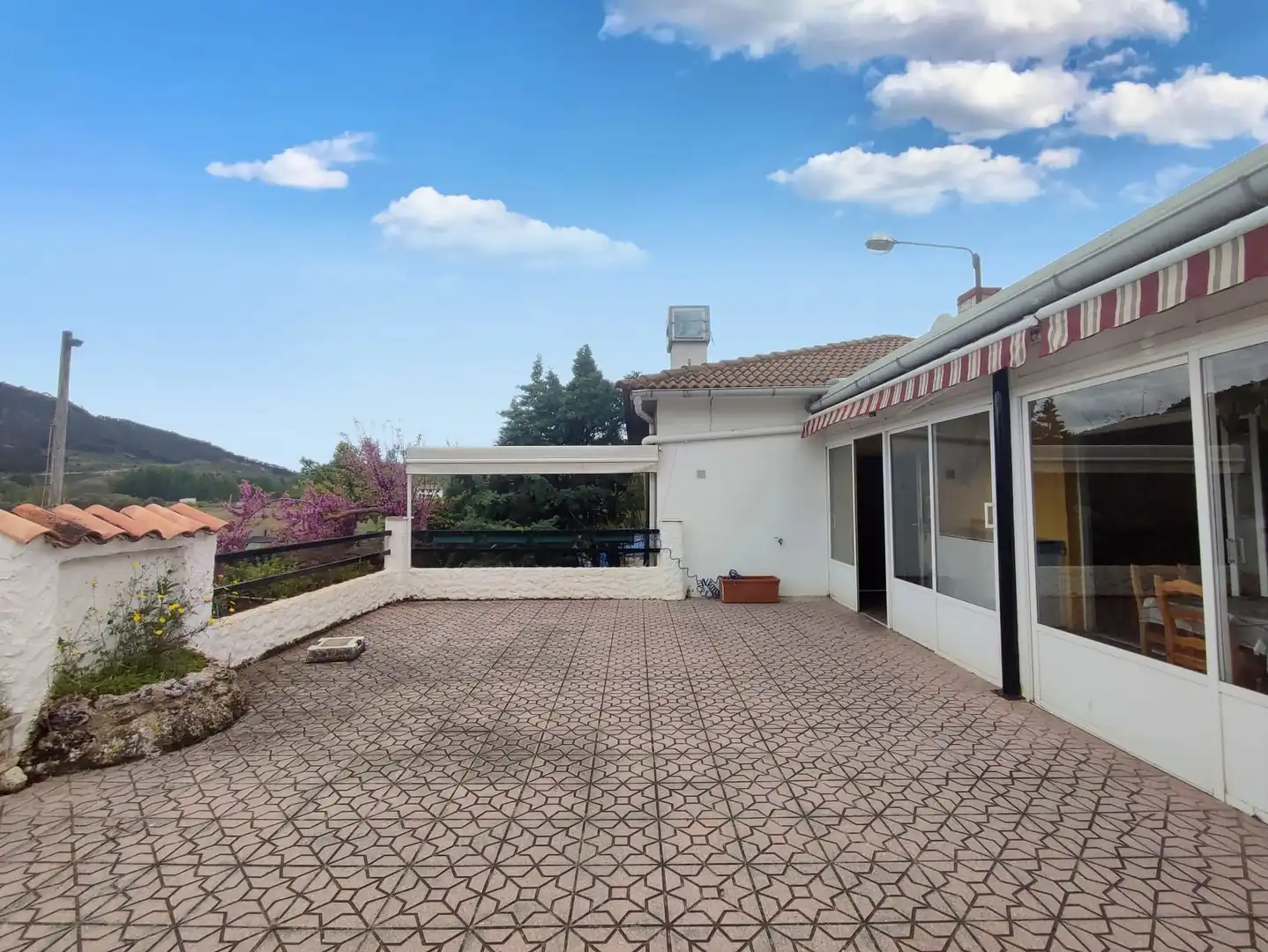 Terrasse von Geschaftsraum zum Verkauf in Cervera del Río Alhama mit Möbliert