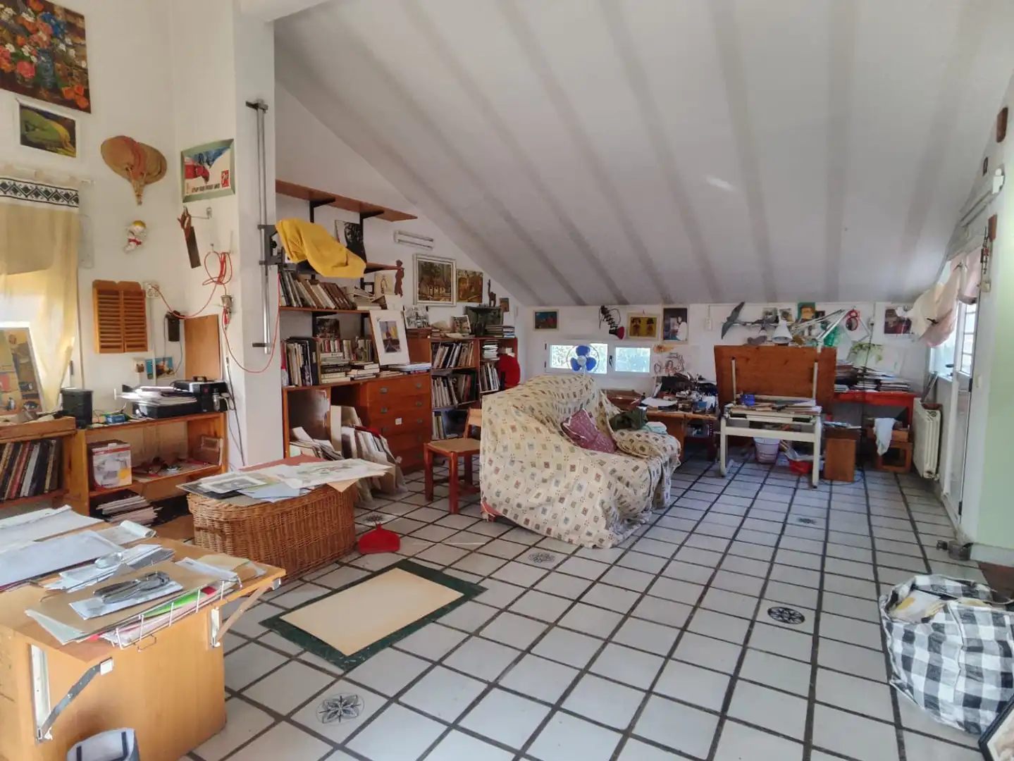 Sala d'estar de Casa o xalet en venda en Sevilla la Nueva amb Calefacció, Jardí privat i Terrassa